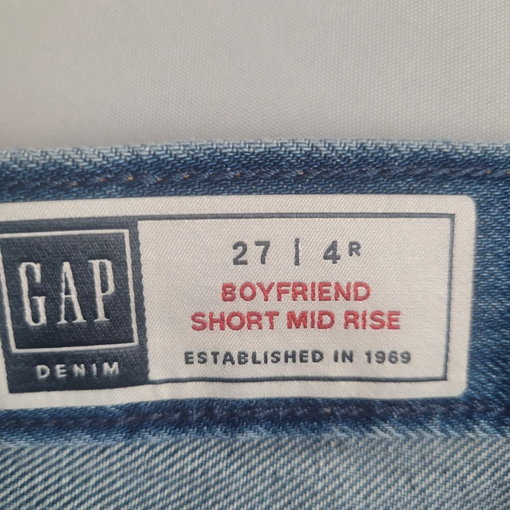 GAP Denim Buttonfly Midrise Boyfriend Frayed Hem Shorts Size 27/4R